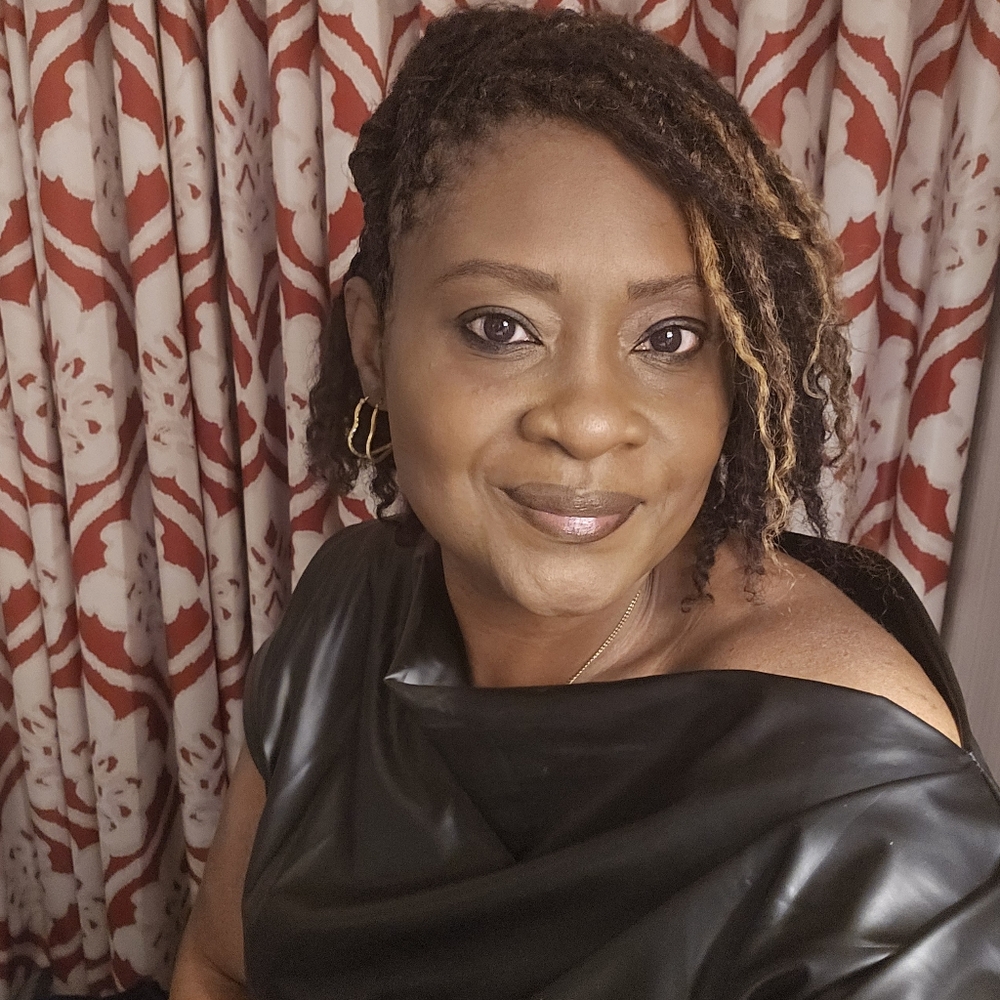 Meet your Posher, Adrienne